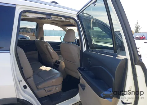 2016 Honda Pilot Touring z USA, uszkodzony, nr VIN 5FNYF6H98GB098925